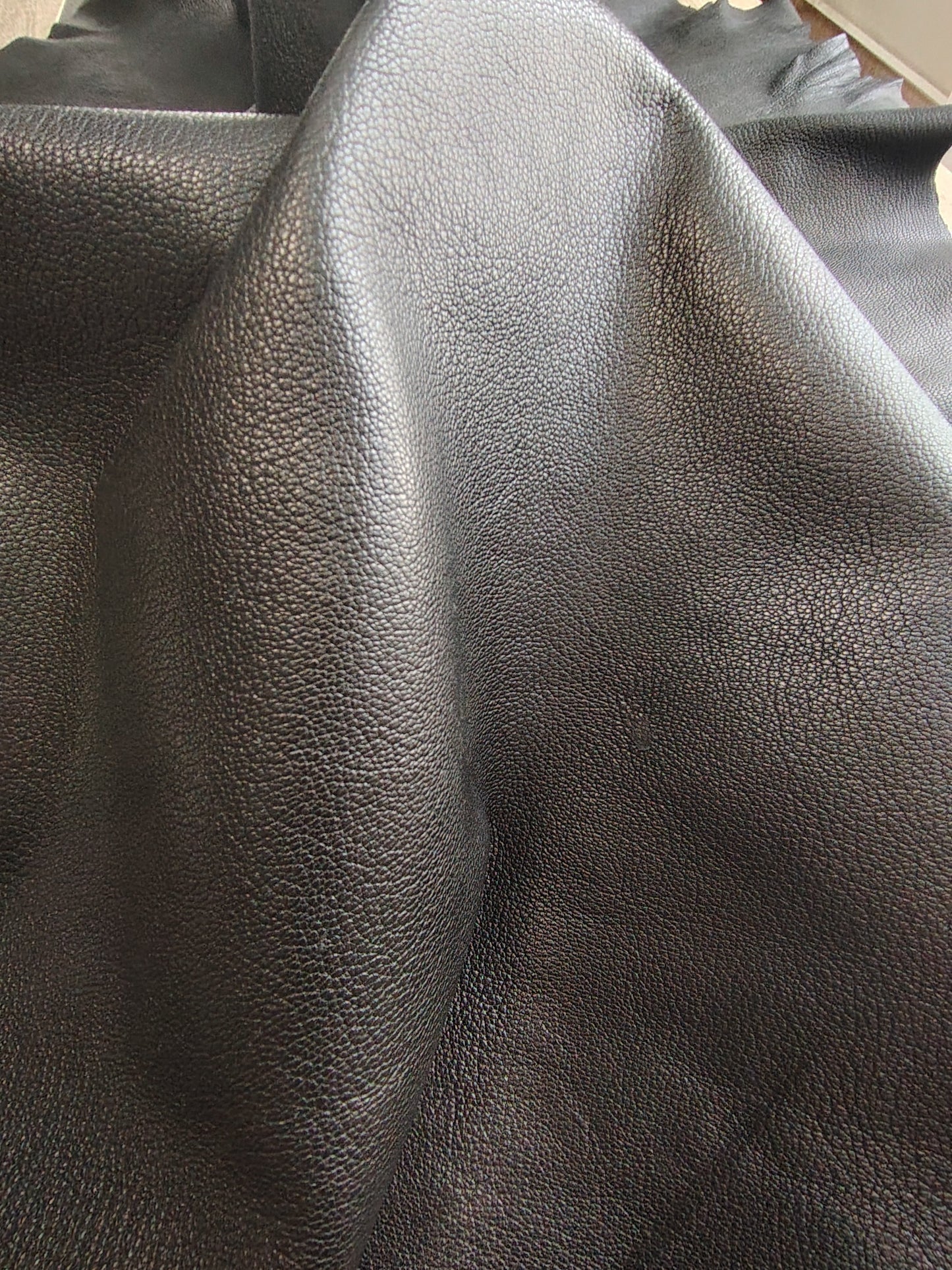 Cuir de chèvre noir brillant